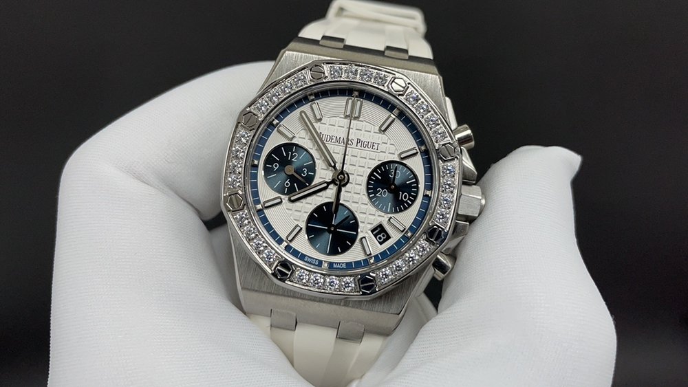 오데마피게 흰케이스 흰다이얼 블루아이 여성 37mm 최 001-285556