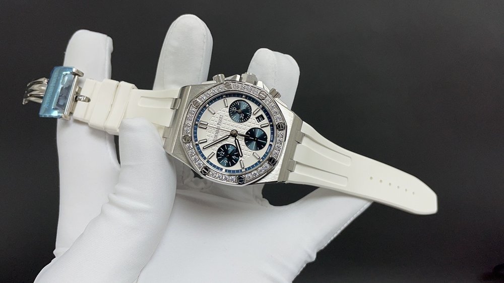 오데마피게 흰케이스 흰다이얼 블루아이 여성 37mm 최 001-285556