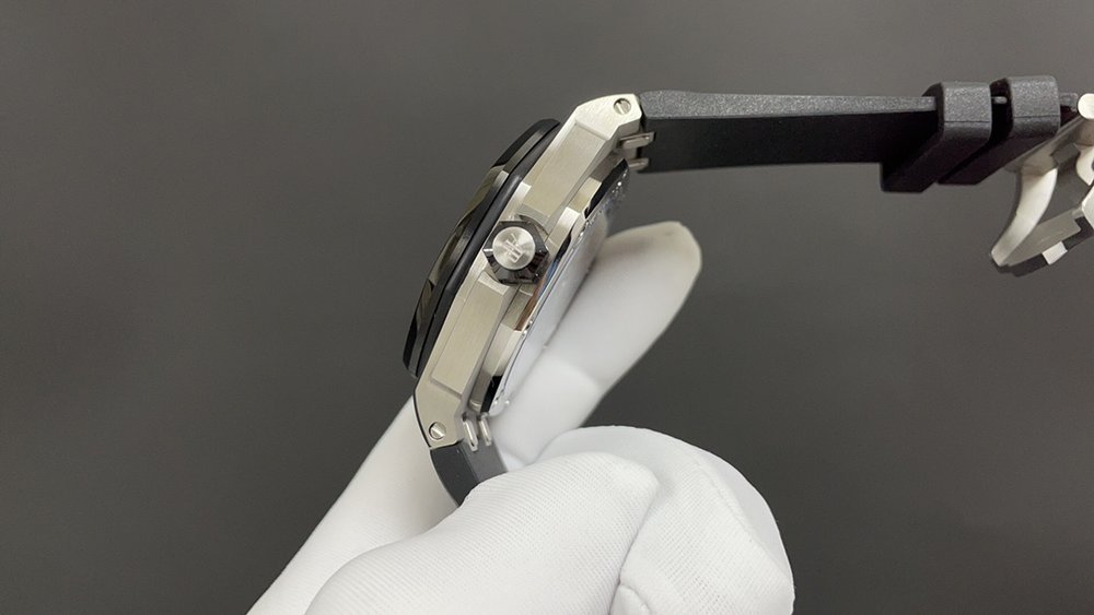 오데마 피게 화이트 케이스 블랙 세라믹 42mm 원클릭 001-285558