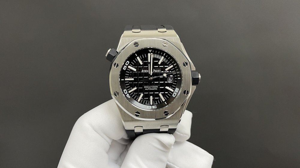 오데마피게 로얄오크 화이트케이스 블랙다이얼 42mm 001-285573