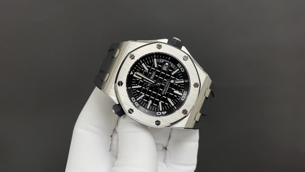 오데마피게 로얄오크 화이트케이스 블랙다이얼 42mm 001-285573