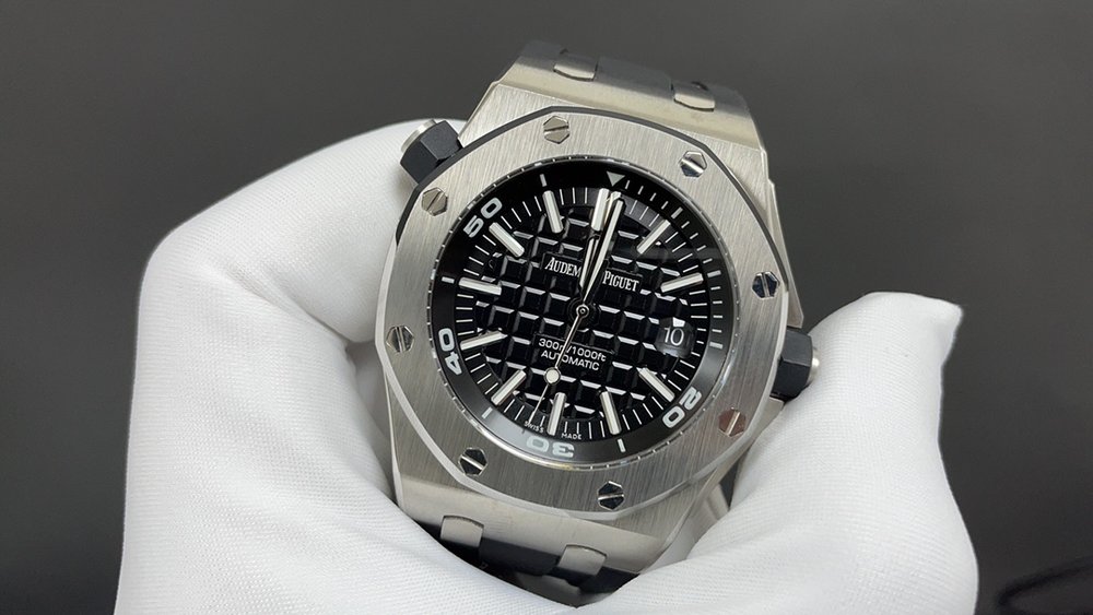 오데마피게 로얄오크 화이트케이스 블랙다이얼 42mm 001-285573