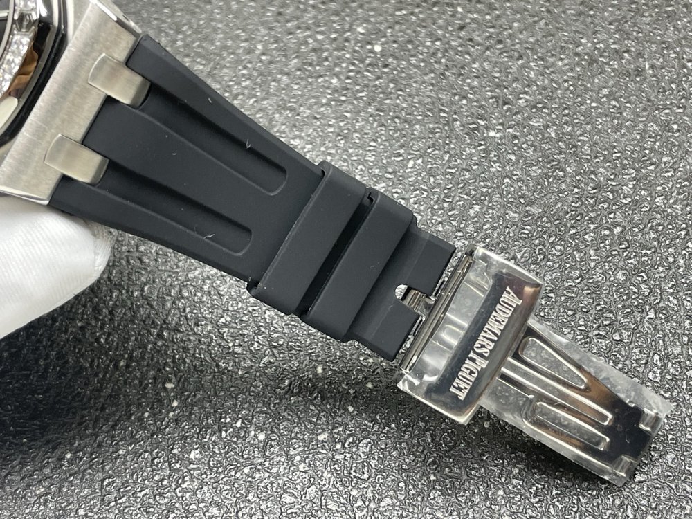 오데마 피게 여성용 크로노그래프 시계 001-285577