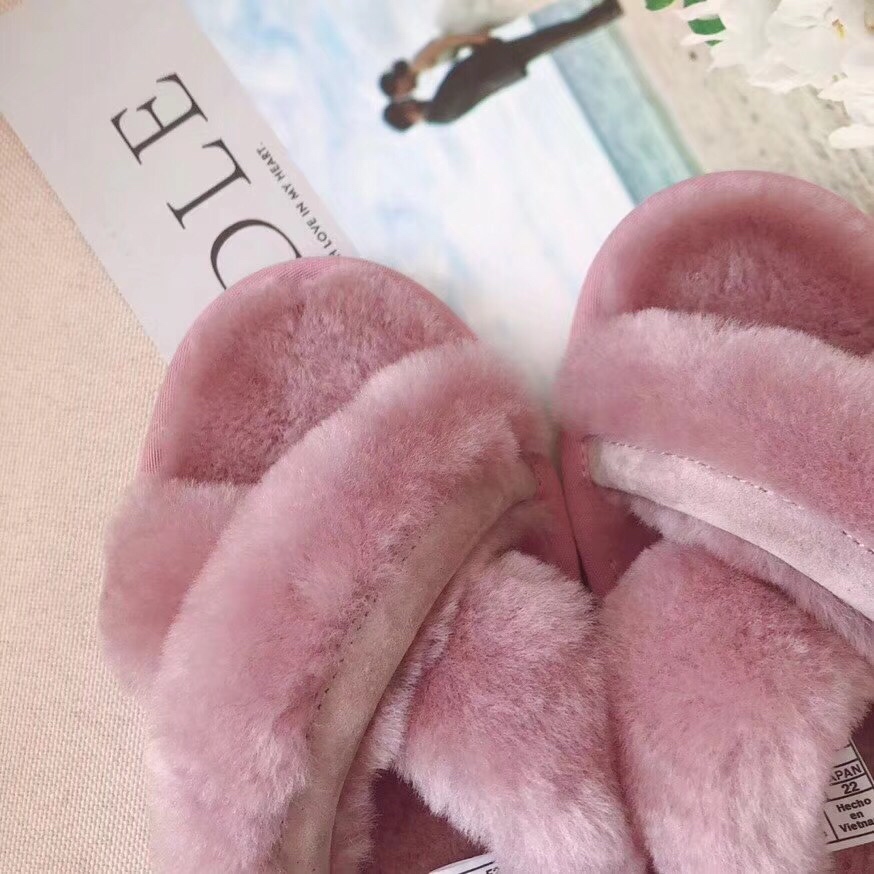 UGG 가을 신상 크로스 스트랩 울 슬리퍼 001-286119