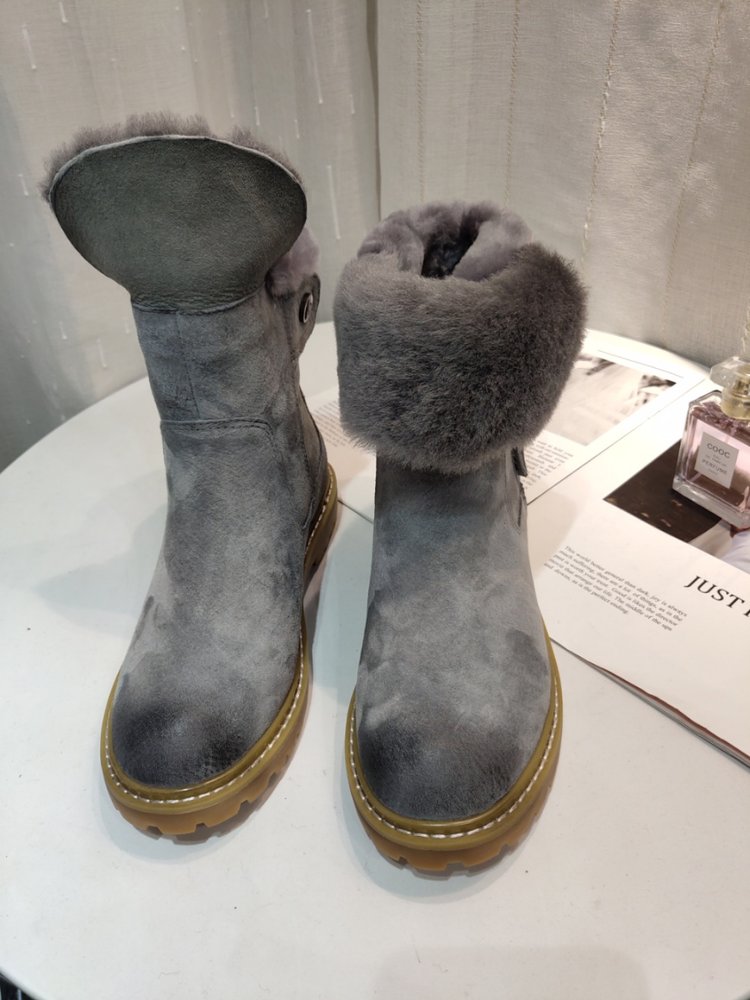 UGG 클래식 업그레이드 2.0 양털 부츠 (여성) 001-286122