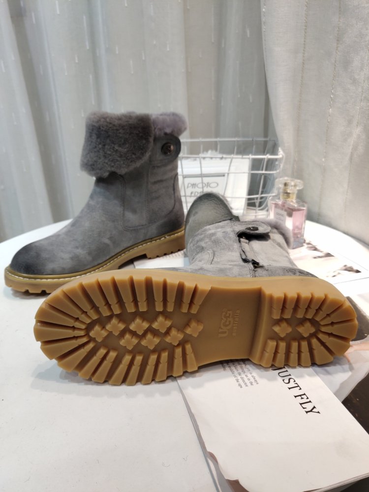 UGG 클래식 업그레이드 2.0 양털 부츠 (여성) 001-286122