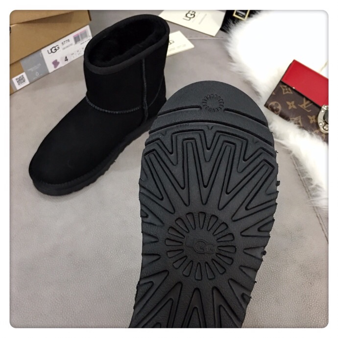 피그피그 UGG 콜라보 스노우부츠 001-286134