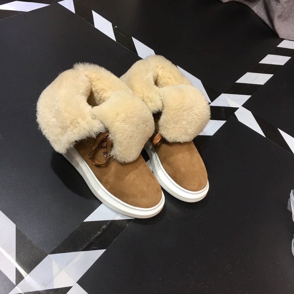 UGG 클래식 스노우부츠 업그레이드 버전 001-286169