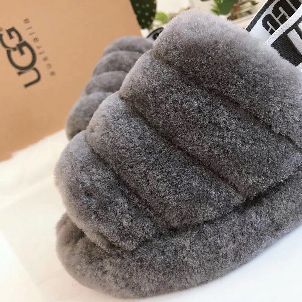 UGG 양면 코코넛 밀크 퍼 슬리퍼 001-286230
