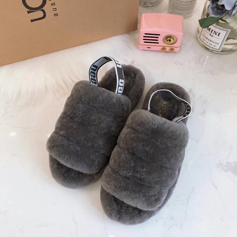 UGG 양면 코코넛 밀크 퍼 슬리퍼 001-286230