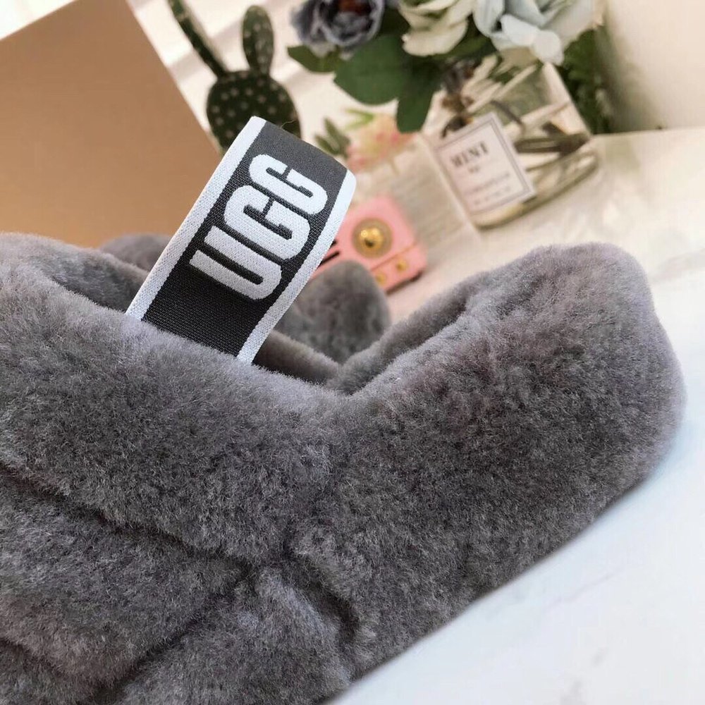 UGG 양면 코코넛 밀크 퍼 슬리퍼 001-286230