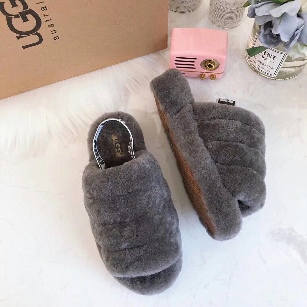 UGG 양면 코코넛 밀크 퍼 슬리퍼 001-286230