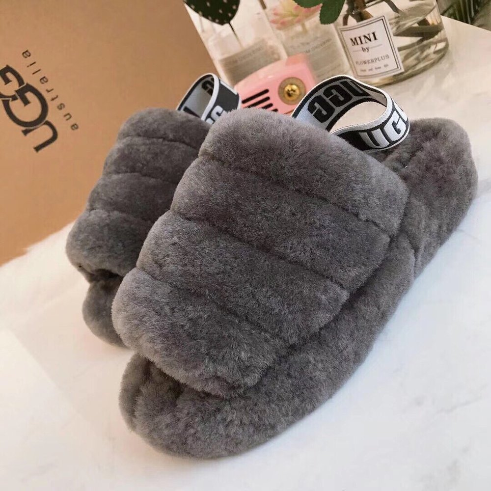 UGG 양면 코코넛 밀크 퍼 슬리퍼 001-286230