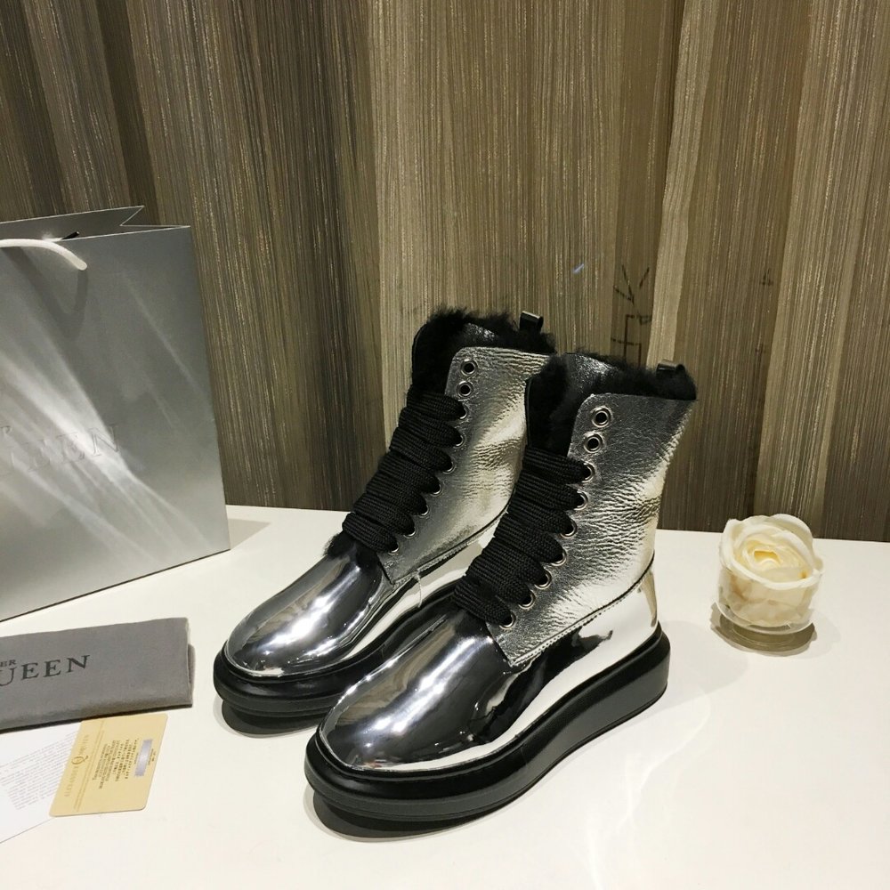 UGG 클래식 스노우부츠 업그레이드 버전 001-286247
