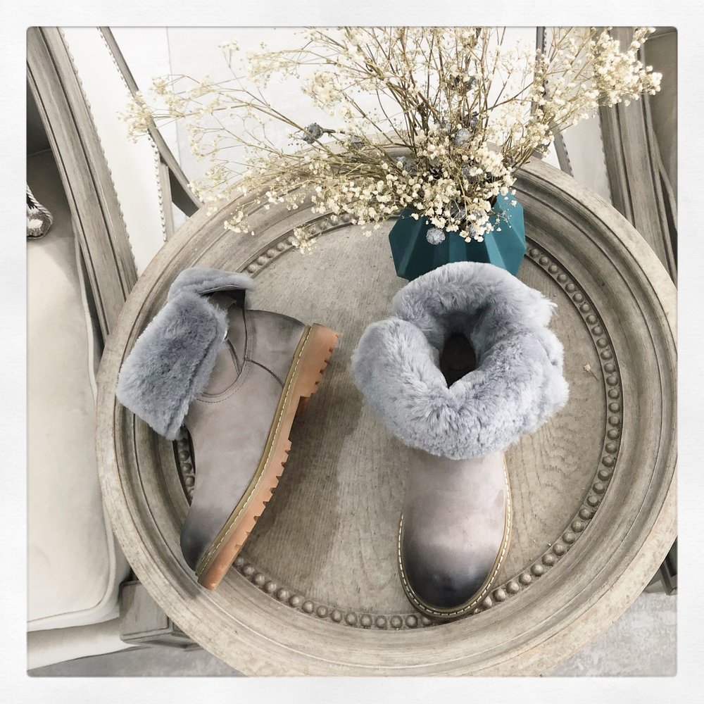 UGG 레트로 마틴 부츠 001-286300