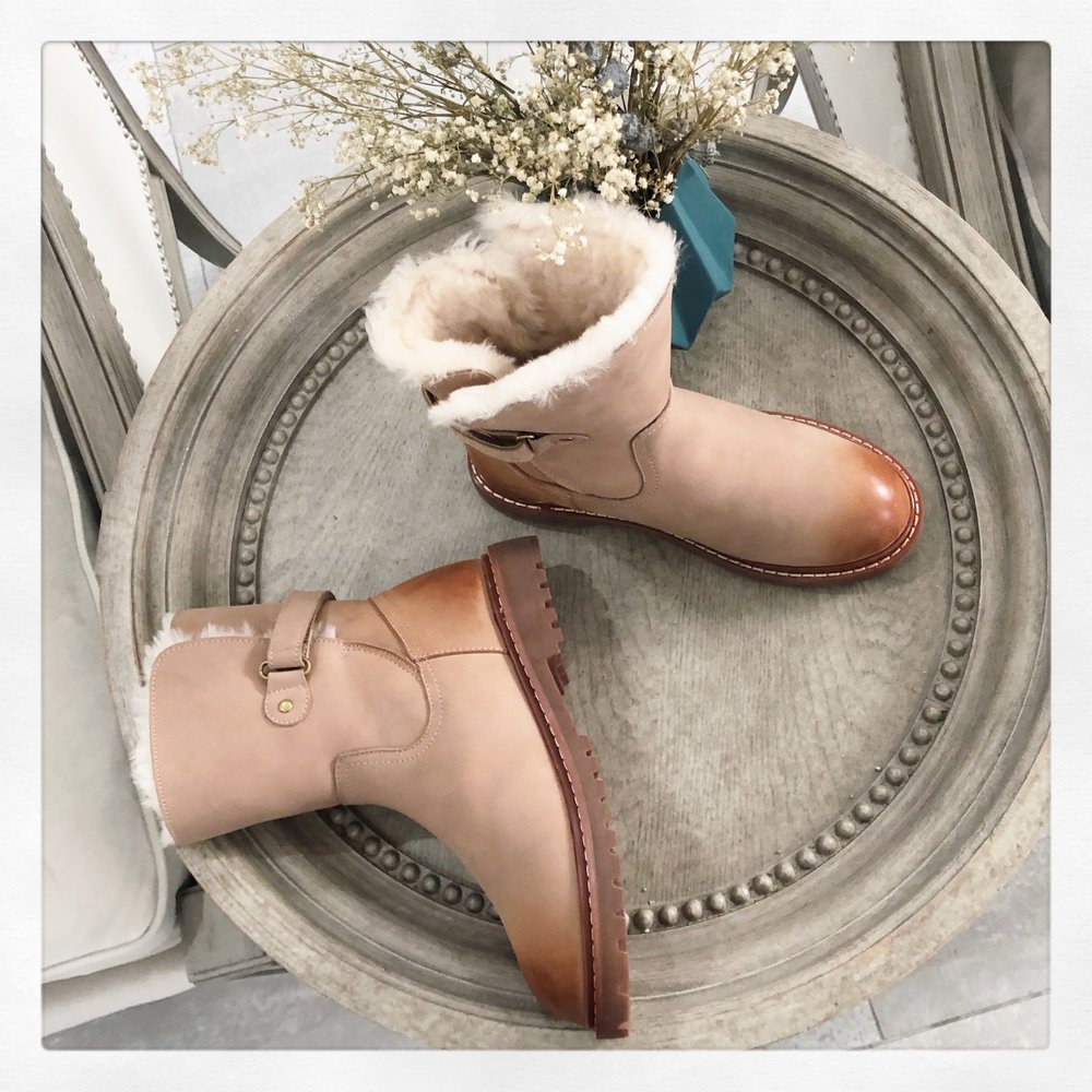 UGG 레트로 마틴 부츠 001-286301