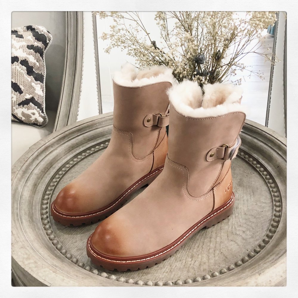 UGG 레트로 마틴 부츠 001-286301