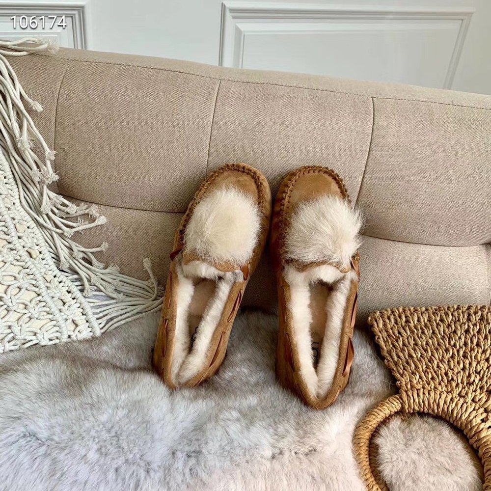 UGG 토스카나 퍼볼 슬리퍼 001-286302