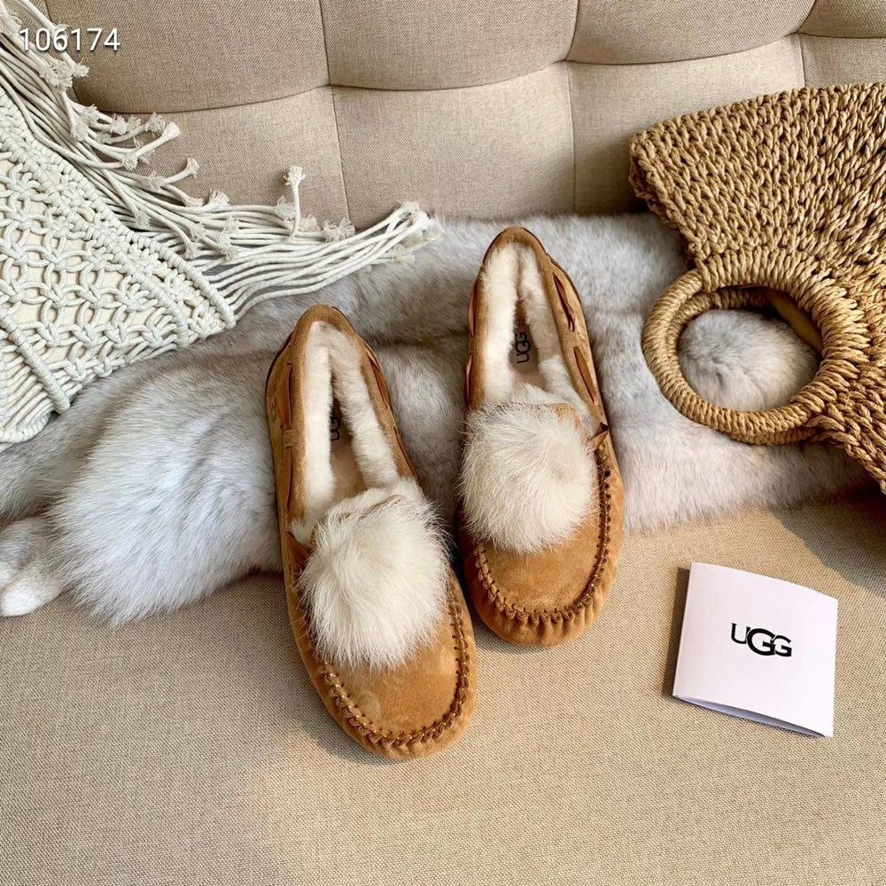 UGG 토스카나 퍼볼 슬리퍼 001-286302
