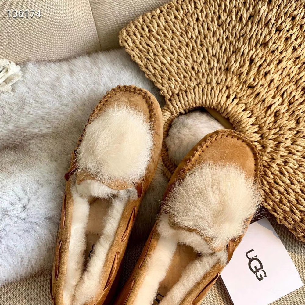 UGG 토스카나 퍼볼 슬리퍼 001-286302