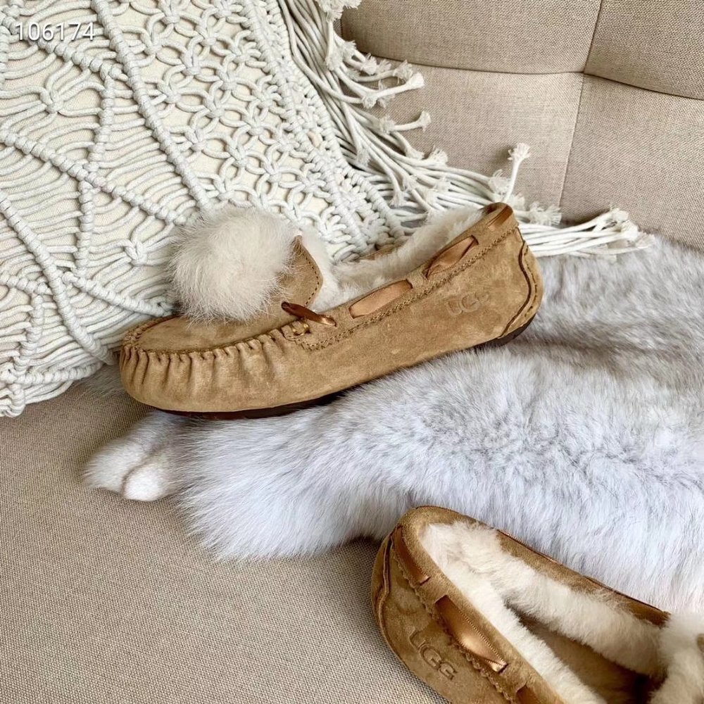 UGG 토스카나 퍼볼 슬리퍼 001-286302
