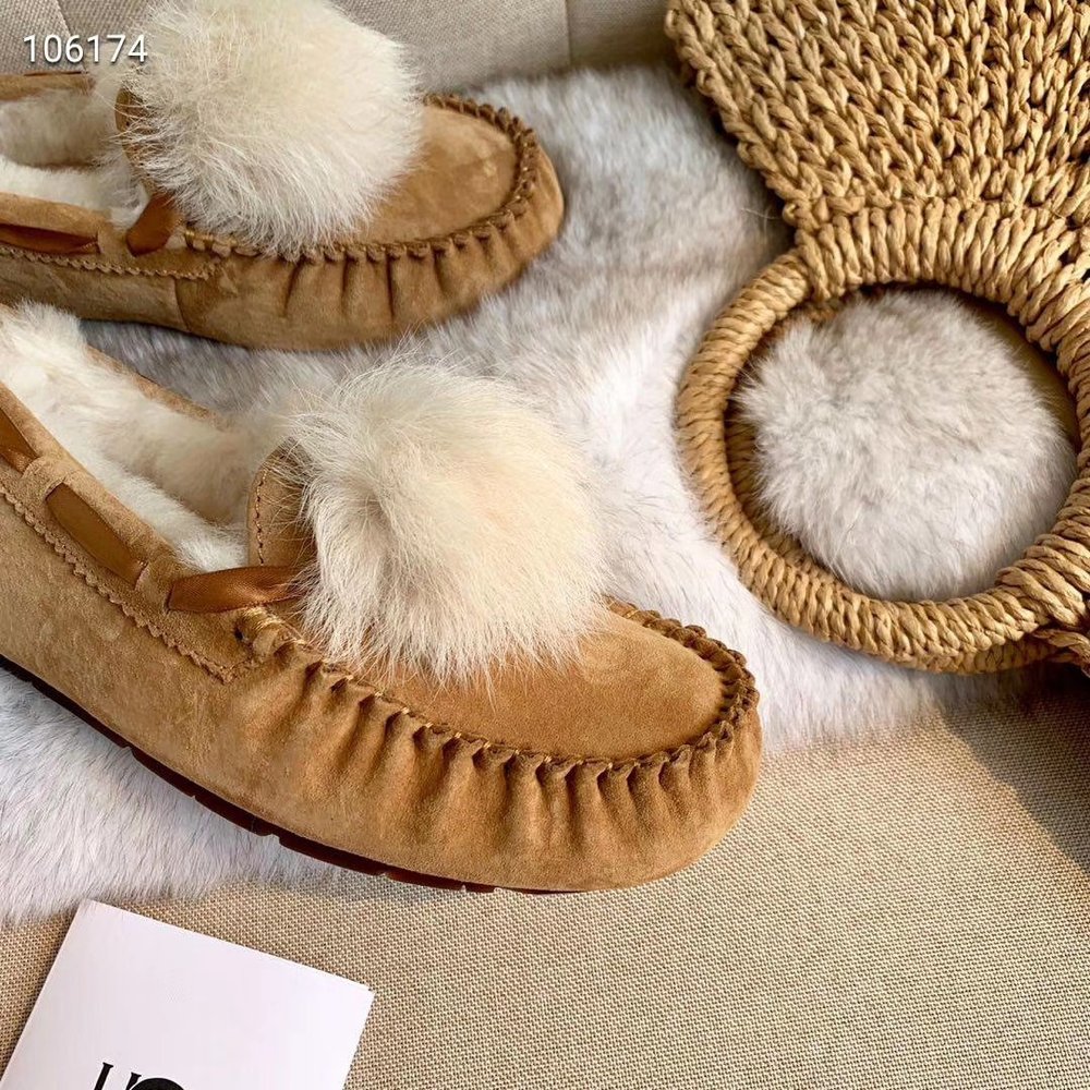 UGG 토스카나 퍼볼 슬리퍼 001-286302