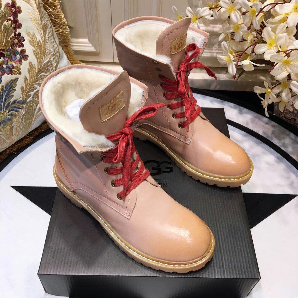 UGG 클래식 업그레이드 2.0 퍼 부츠 001-286315