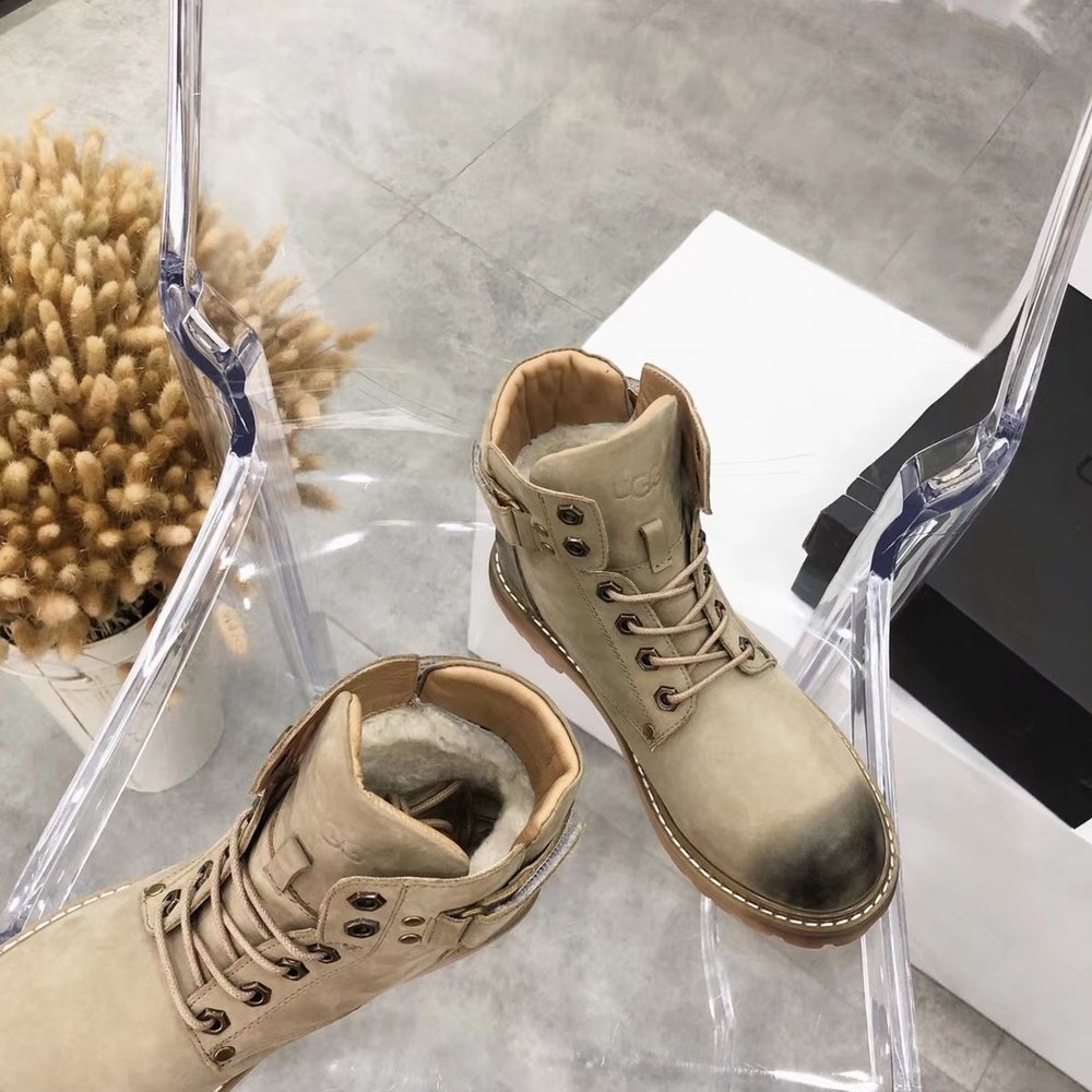 UGG 하이버전 스웨이드 앵클부츠 001-286329