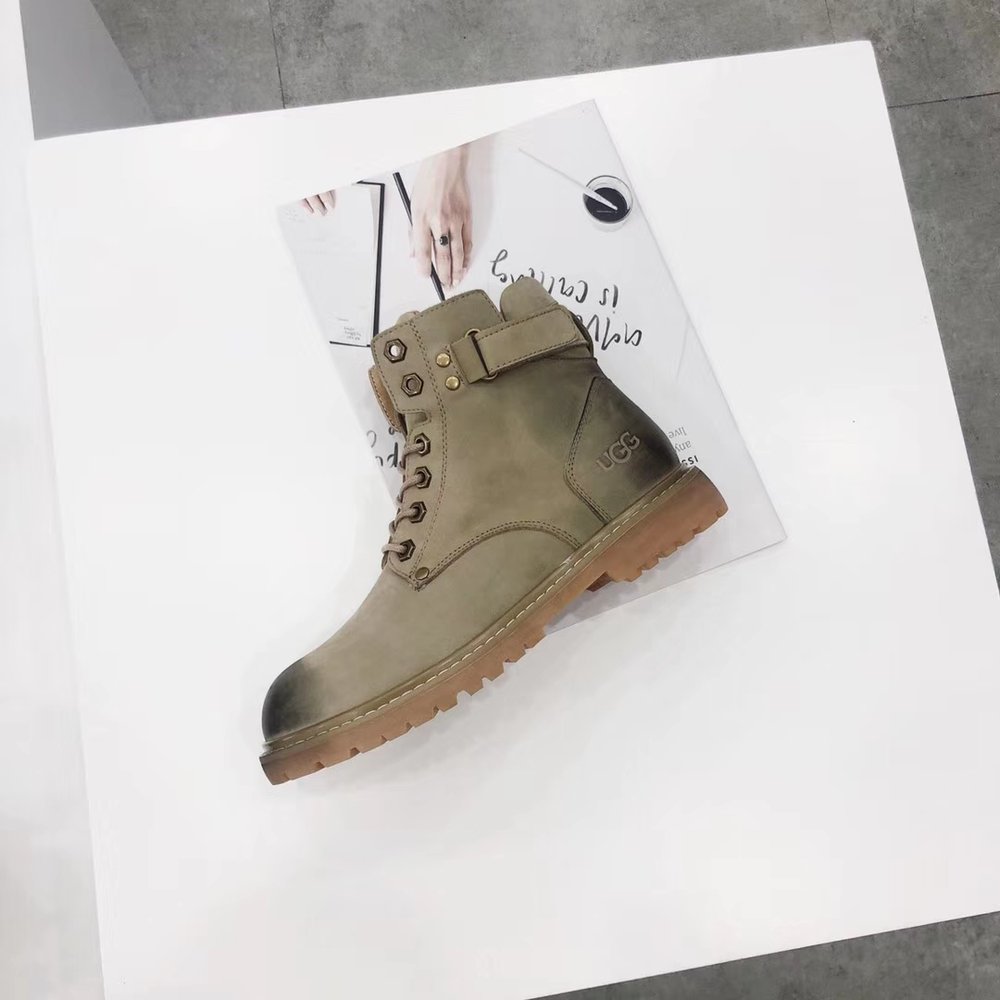 UGG 하이버전 스웨이드 앵클부츠 001-286329