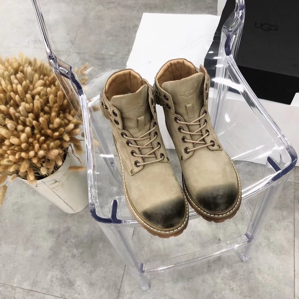 UGG 하이버전 스웨이드 앵클부츠 001-286329