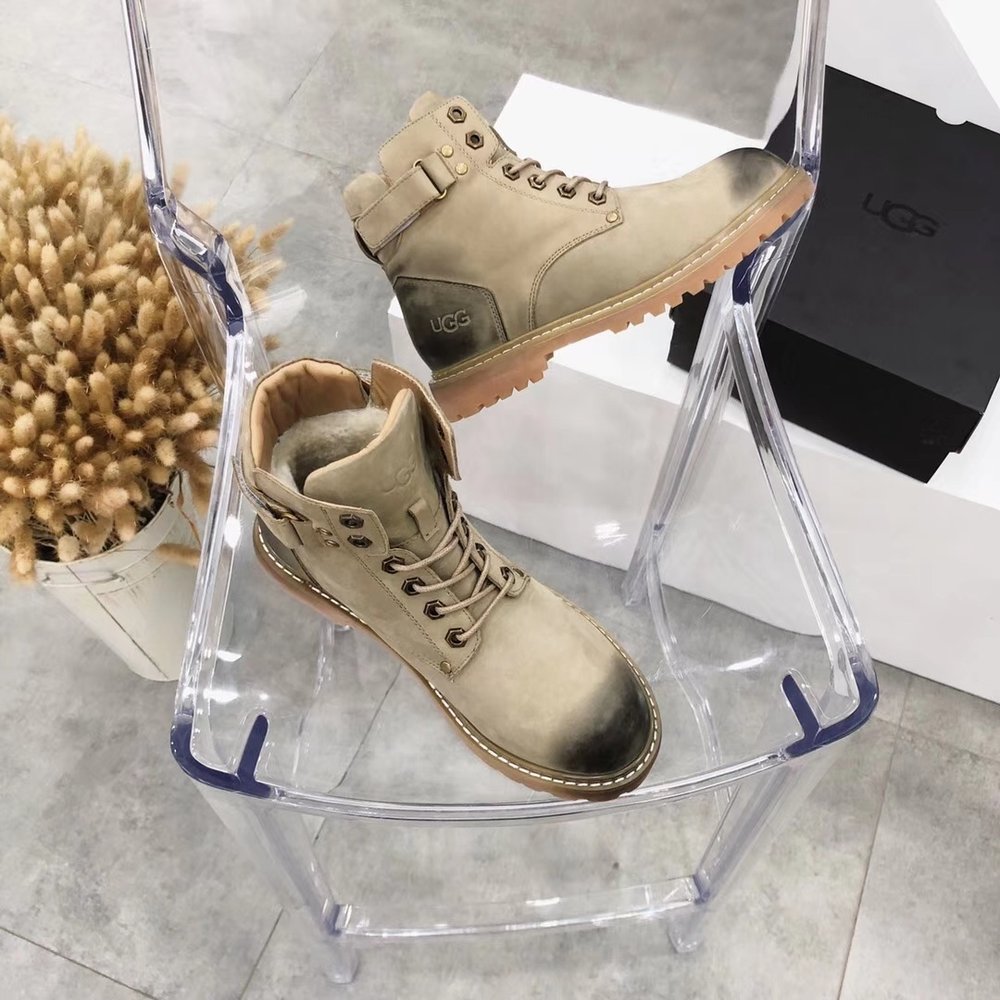 UGG 하이버전 스웨이드 앵클부츠 001-286329