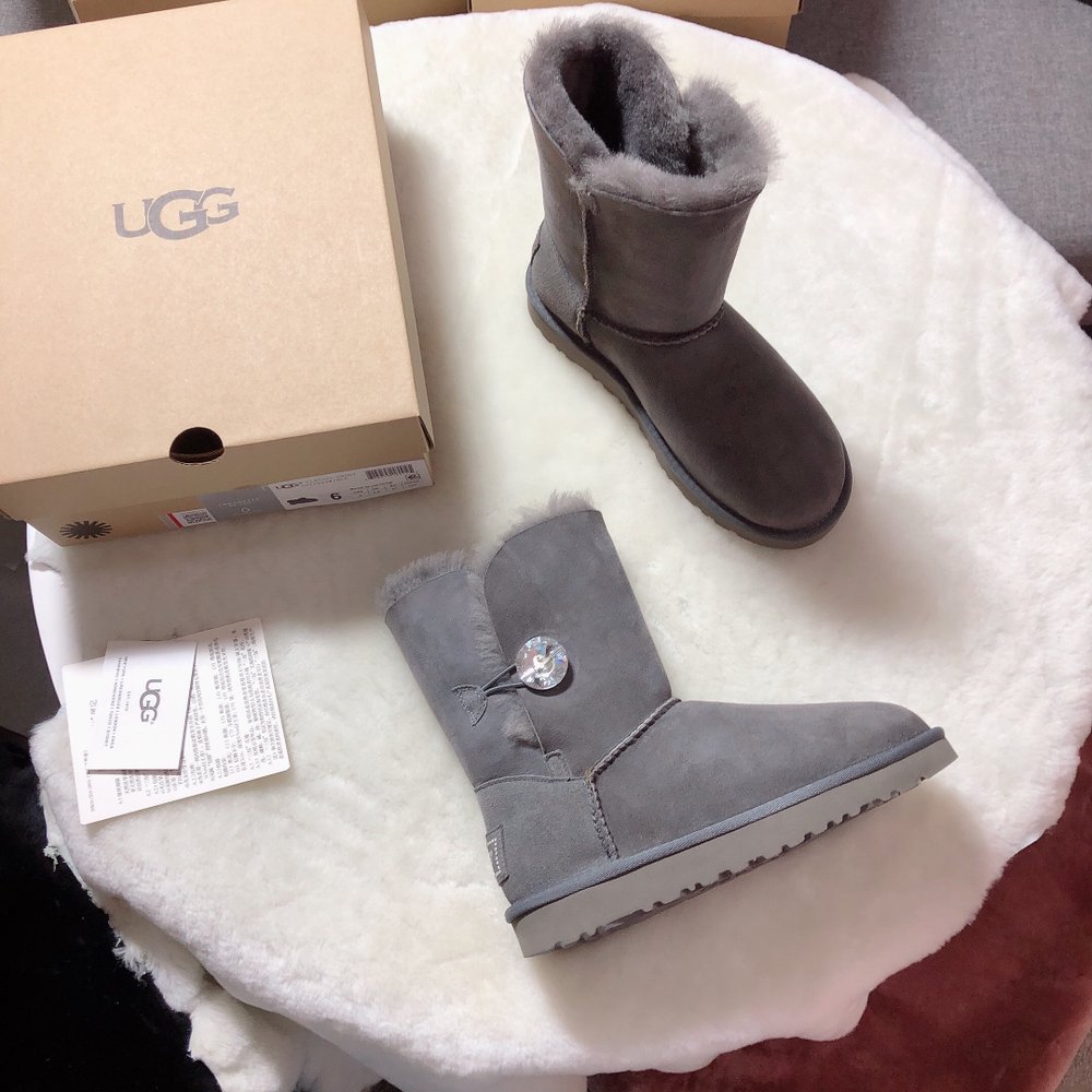 UGG 클래식 다이아몬드 버튼 스노우부츠 001-286348