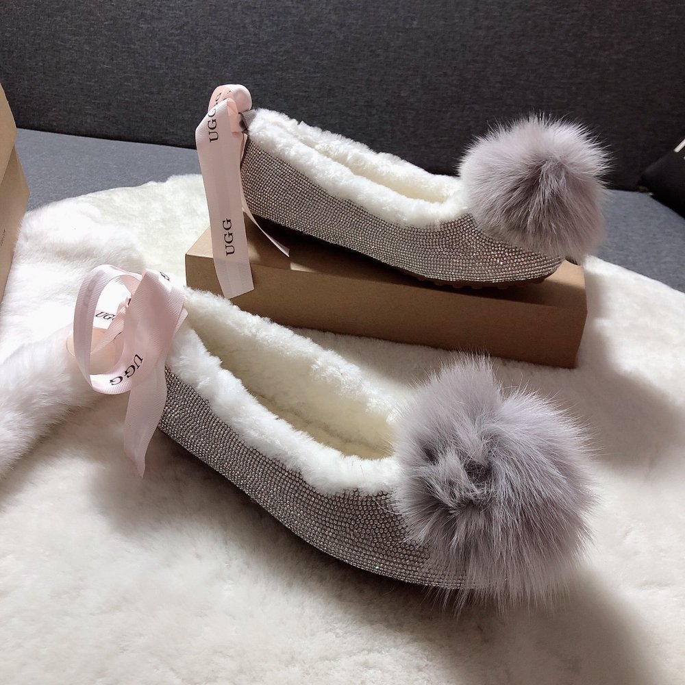 UGG 리틀 러블리 럭셔리 에디션 폼폼 크리스탈 슈즈 001-286363