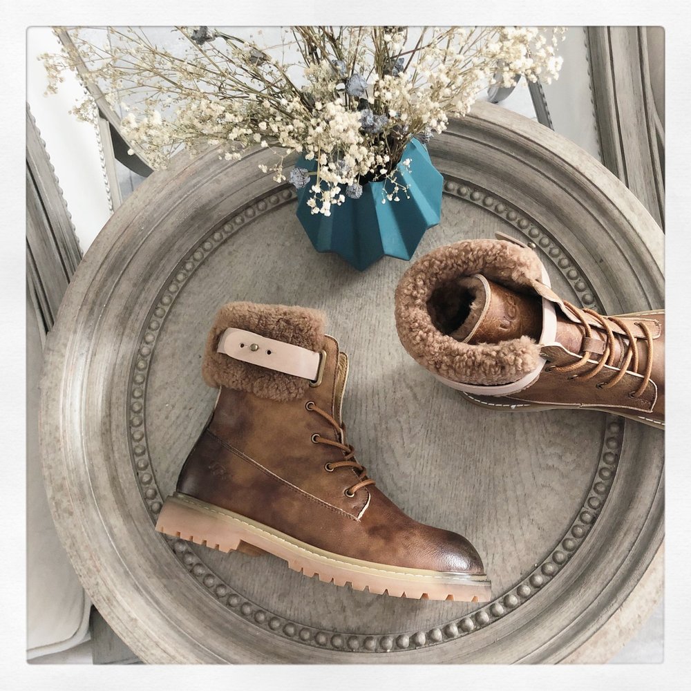 UGG 다크 빈티지 마틴 부츠 001-286462