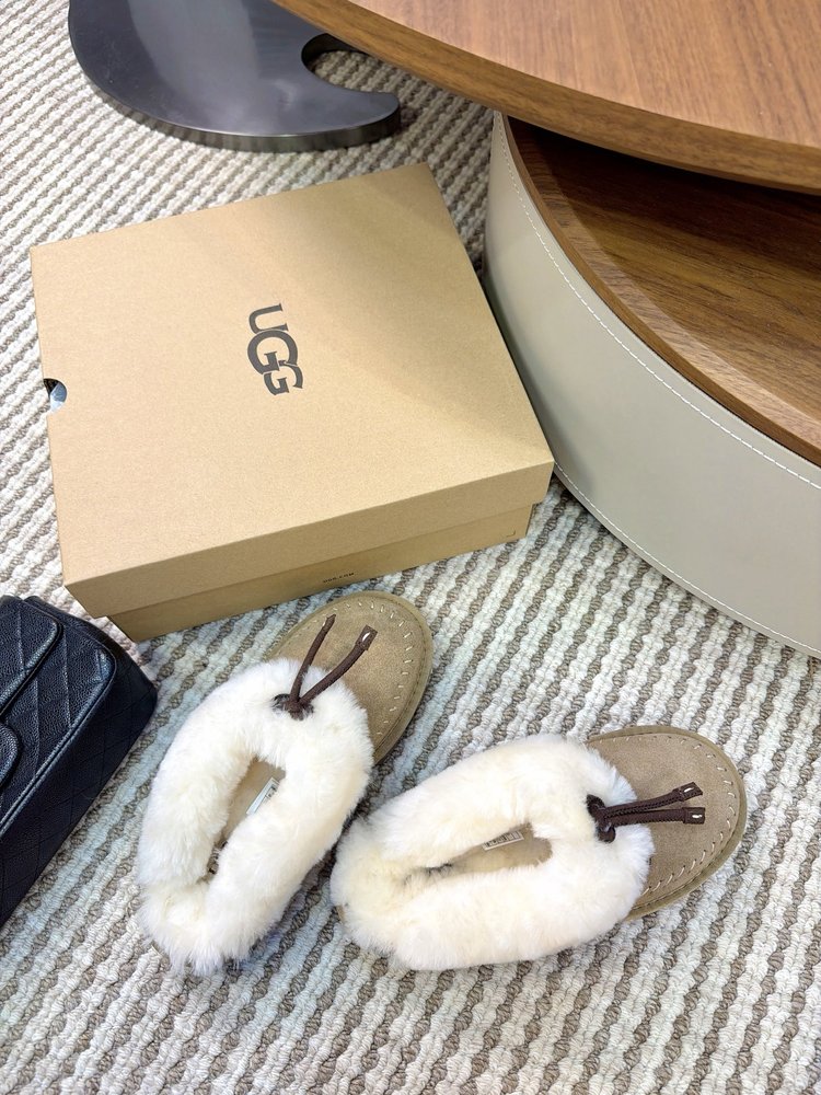 UGG 코케트 스티치 슬리퍼 001-286500
