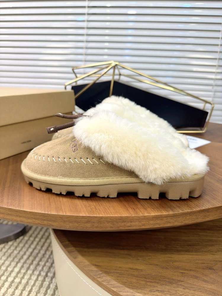 UGG 코케트 스티치 슬리퍼 001-286500