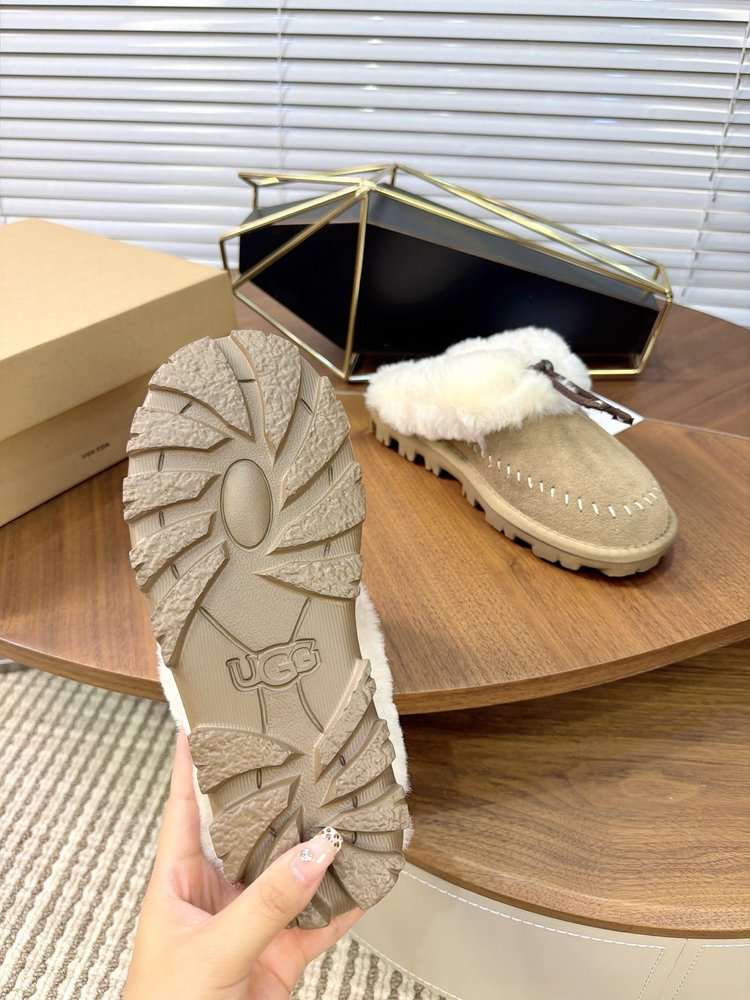 UGG 코케트 스티치 슬리퍼 001-286500