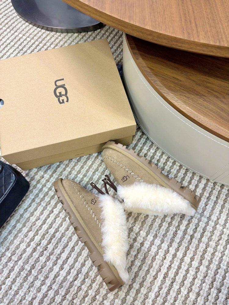 UGG 코케트 스티치 슬리퍼 001-286500