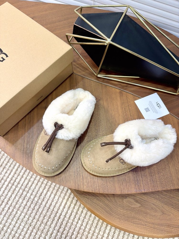 UGG 코케트 스티치 슬리퍼 001-286500