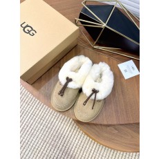 UGG 코케트 스티치 슬리퍼 001-286500