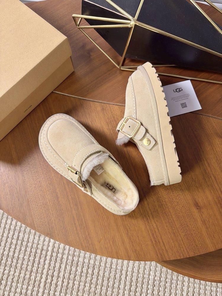 UGG 에블리나 크로그 버클 털 슬리퍼 001-286536
