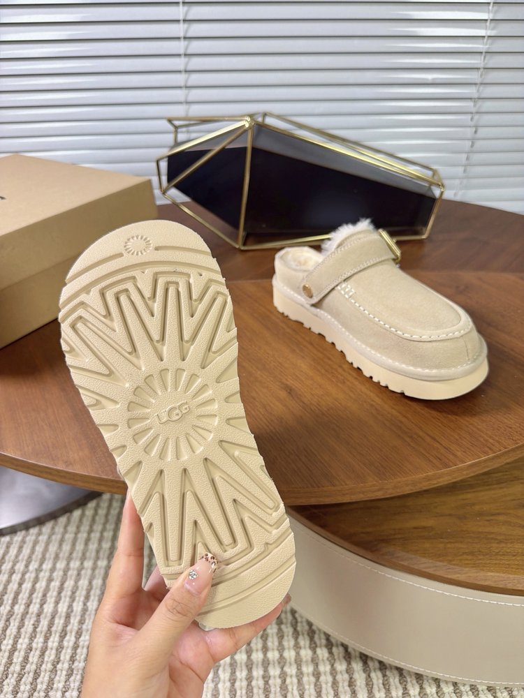 UGG 에블리나 크로그 버클 털 슬리퍼 001-286536