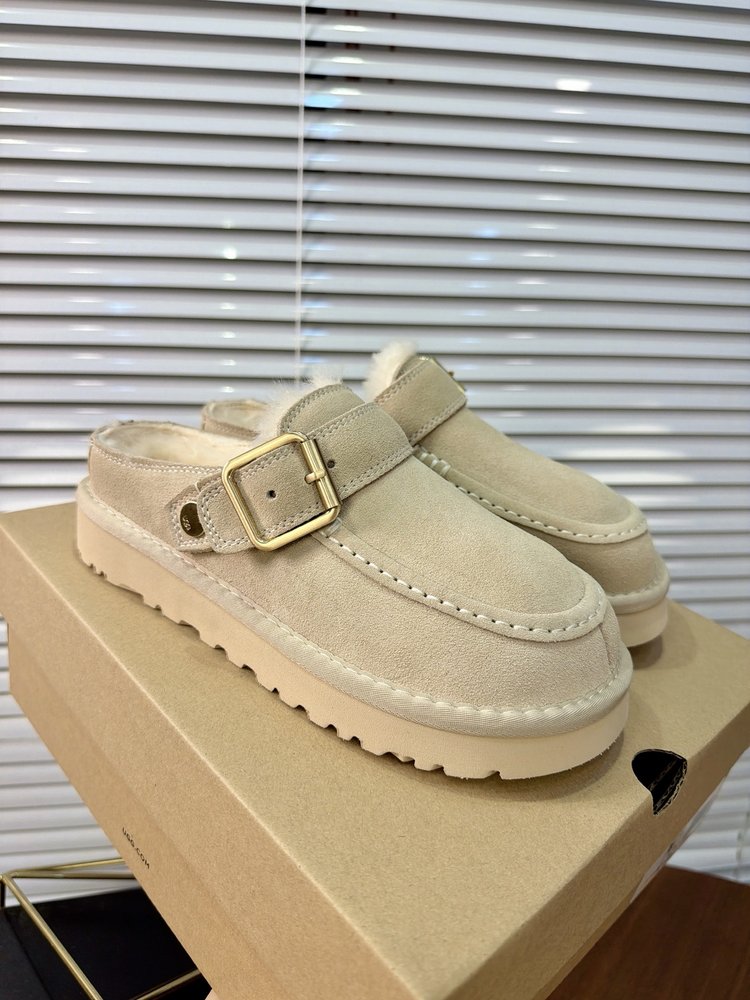 UGG 에블리나 크로그 버클 털 슬리퍼 001-286536