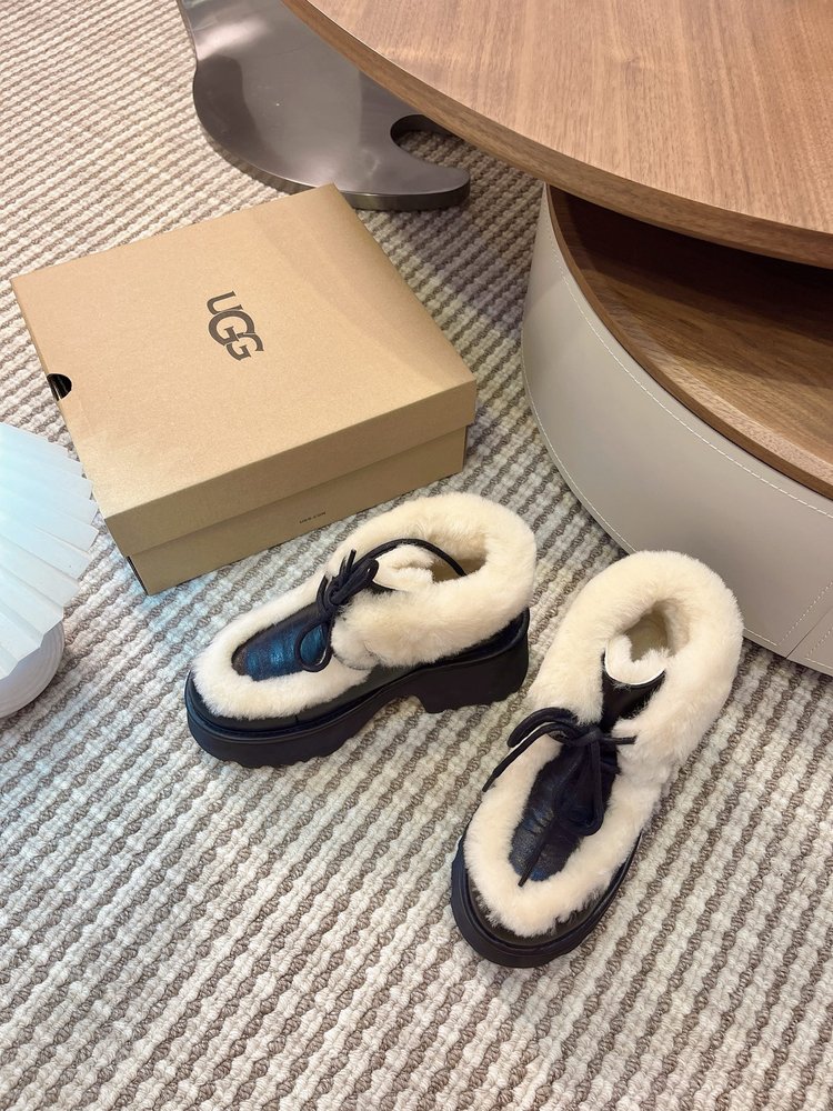 UGG 에스미 레이스업 앵클부츠 001-286546