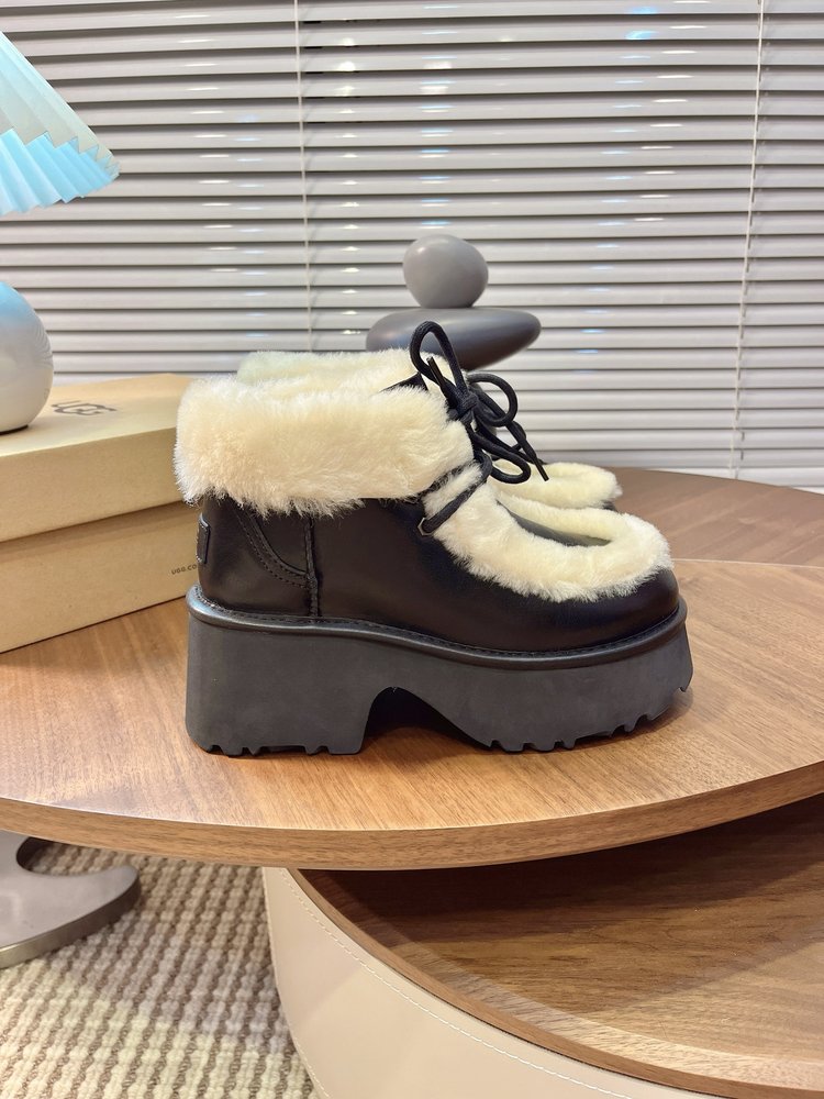 UGG 에스미 레이스업 앵클부츠 001-286546