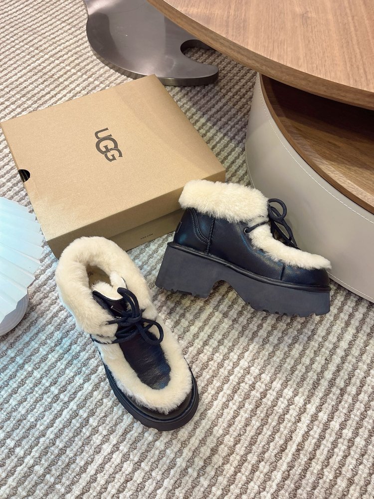 UGG 에스미 레이스업 앵클부츠 001-286546