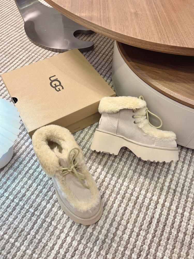 UGG 에스미 레이스업 앵클부츠 001-286547