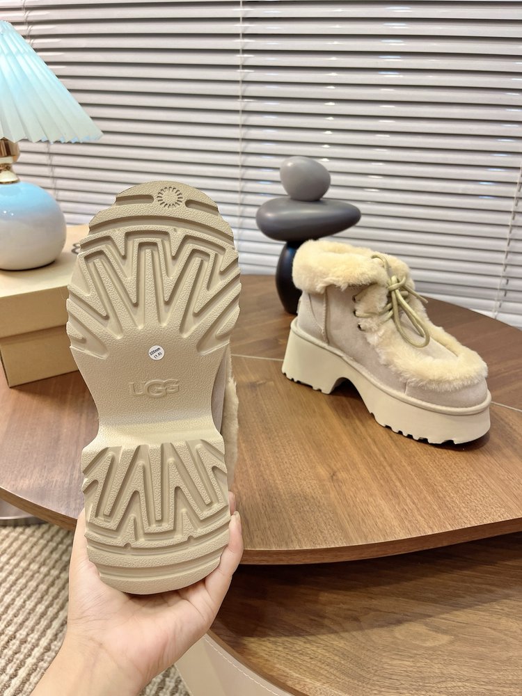 UGG 에스미 레이스업 앵클부츠 001-286547