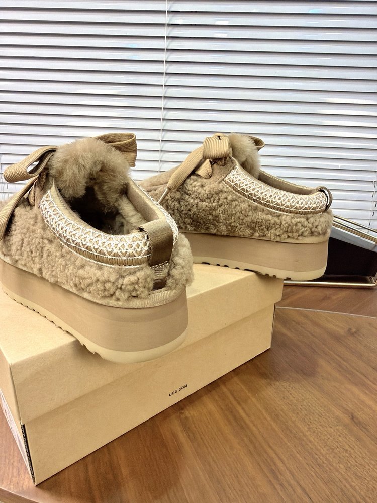 UGG 여성용 타츠 스니커즈 클래식 퍼 앵클부츠 001-286564