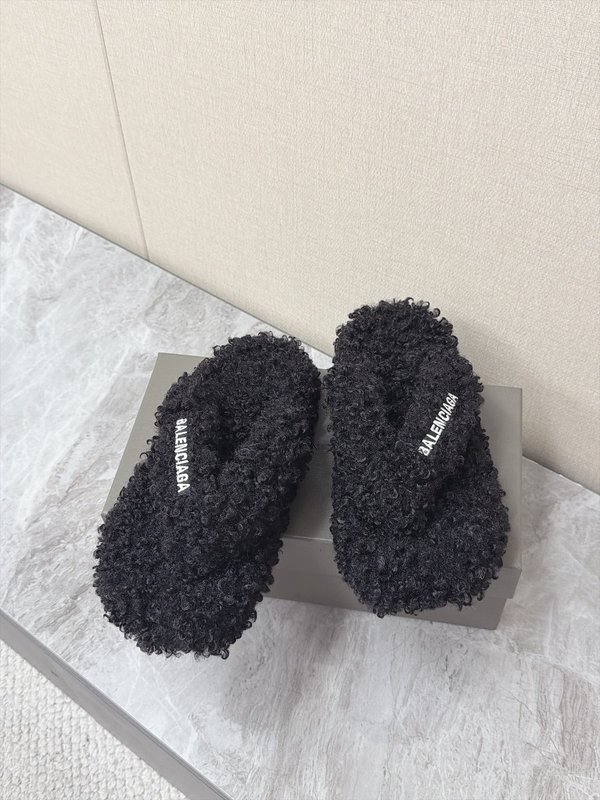 발렌시아가 테디 퍼플립플롭 001-286943
